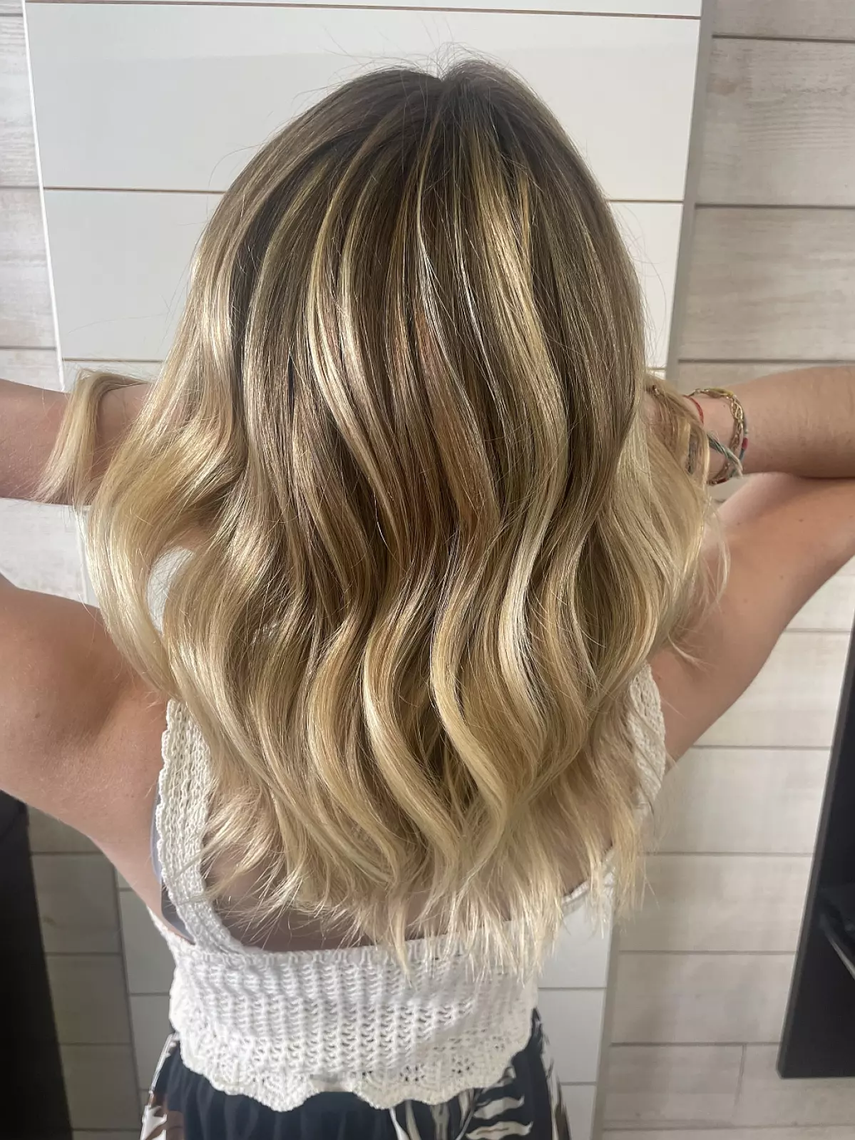 Balayage naturel de cheveux blonds mi-long