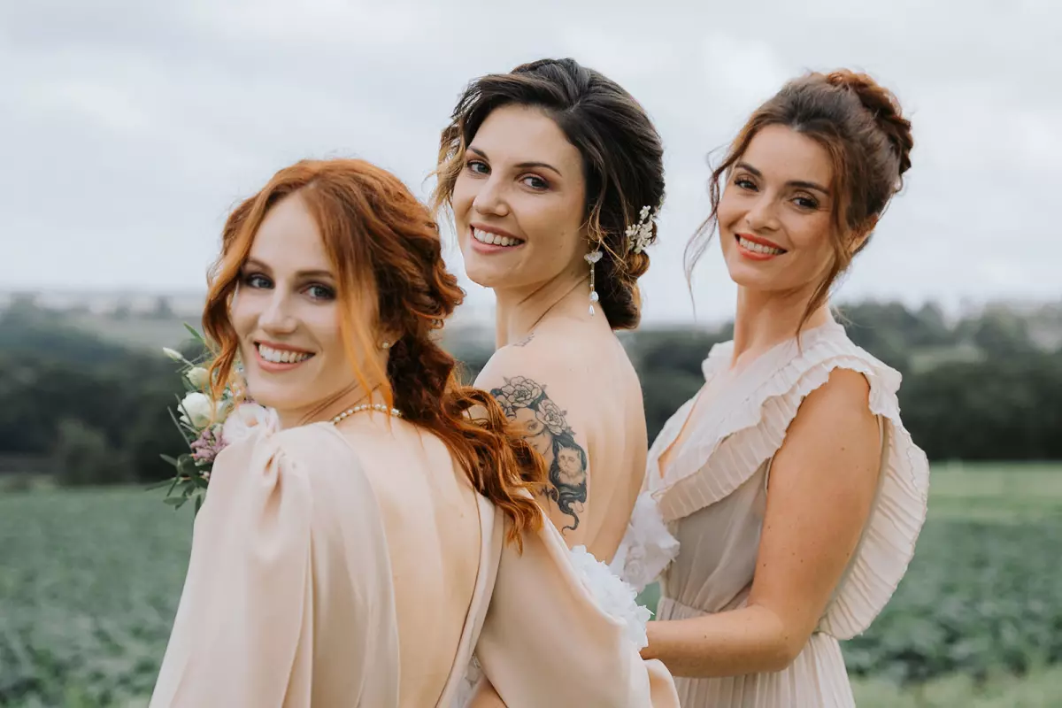 Coiffure et mise en beauté pour le mariage